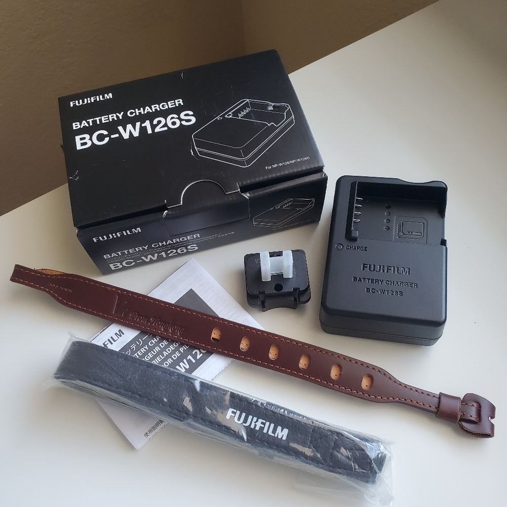 Fujifilm BC-W126S battery charger and camera strap set